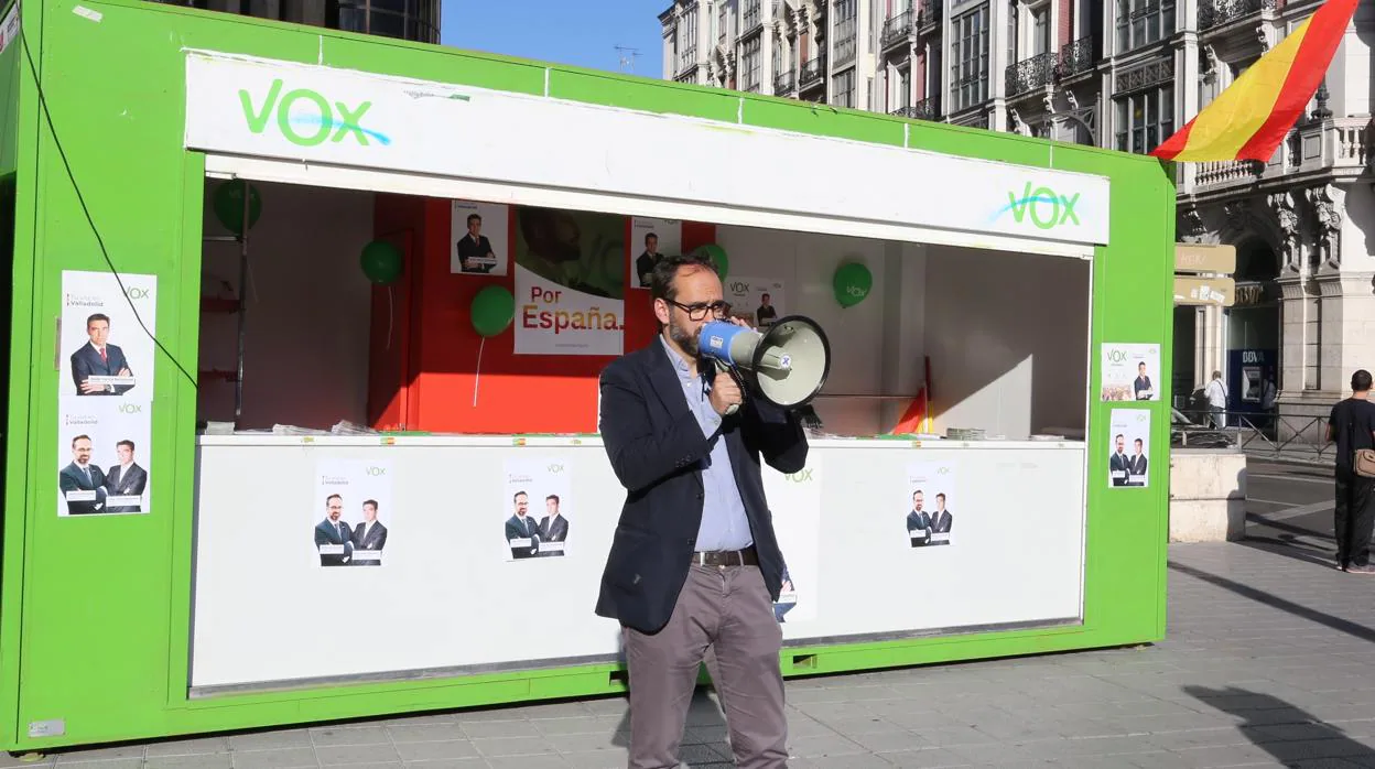 El candidato de Vox a presidir la Junta, Jesús García-Conde, durante la campaña electoral