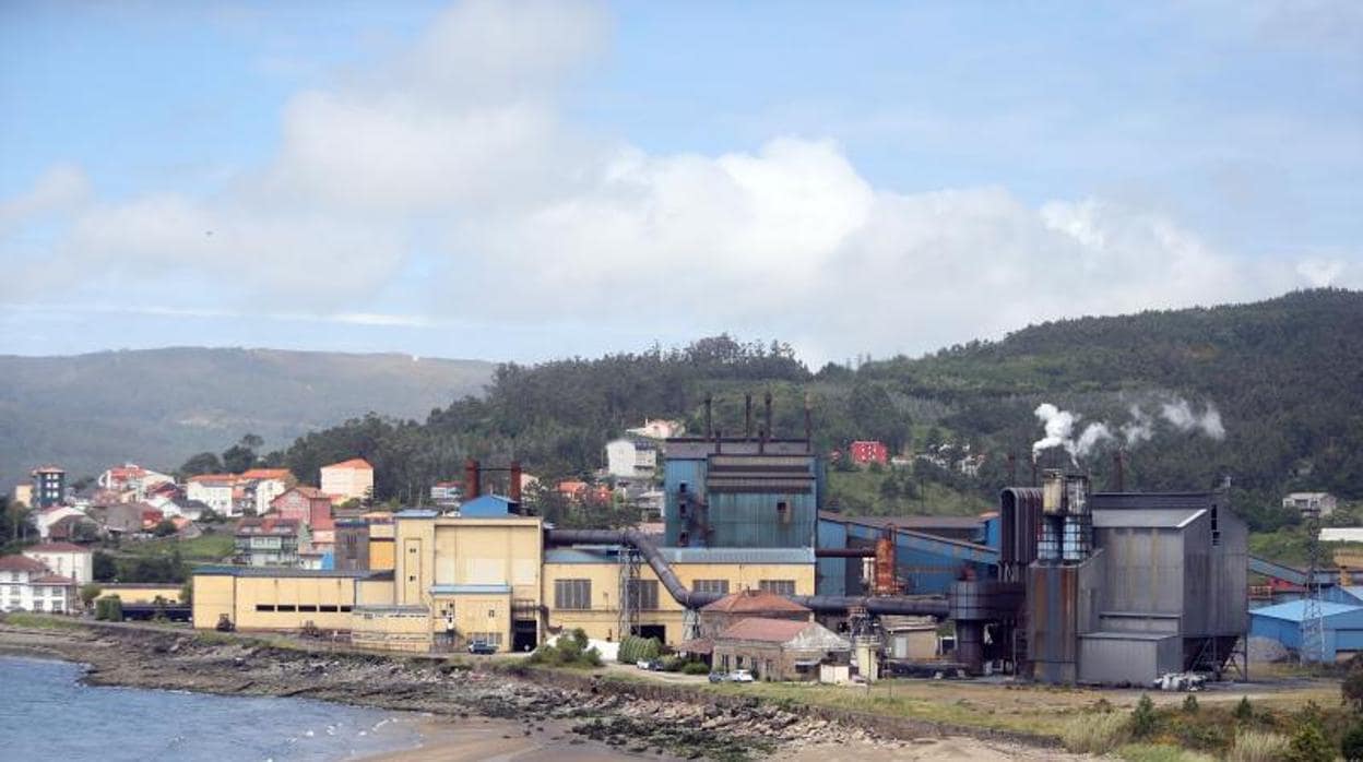 Planta de Ferroatlántica en Cee-Dumbria, una de las grandes electrointensivas gallegas