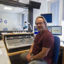 Francisco Guarido, en el estudio de la Cope, durante la tertulia