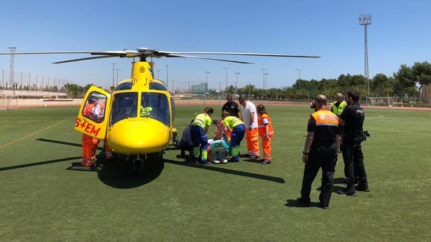 Sufre quemaduras en la mitad de su cuerpo al explotarle un insecticida casero