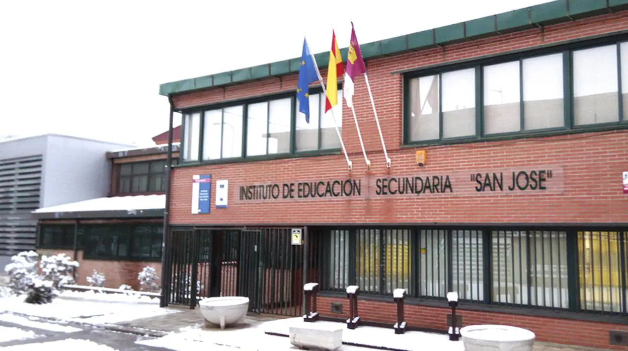 Imagen del acceso al IES San José, en Cuenca