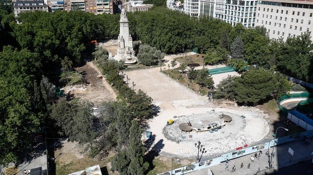 La Comunidad paraliza las obras de la plaza de España por carecer de control arqueológico