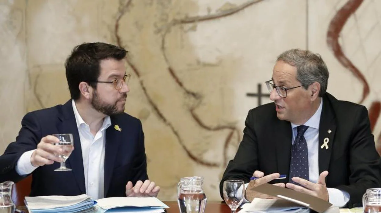 Pere Aragonès y Quim Torra, en la reunión del gobierno catalán de este martes
