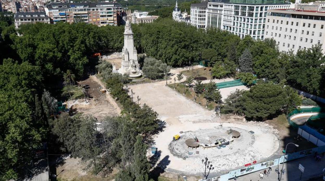 Las obras de la plaza de España, ya empezadas, que fueron paralizadas por Patrimonio el pasado miércoles