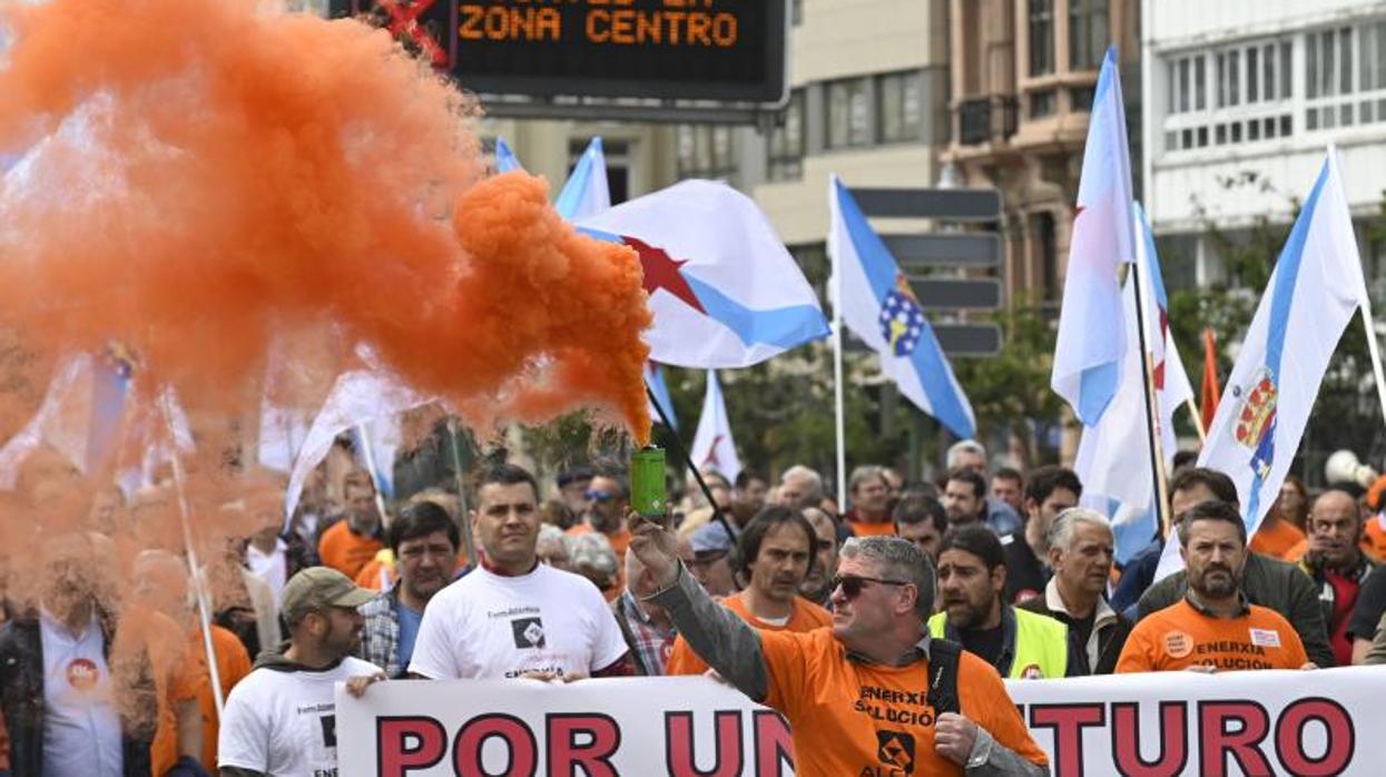 Manifestacion de los trabajadores de la industria electrointensiva en La Coruña