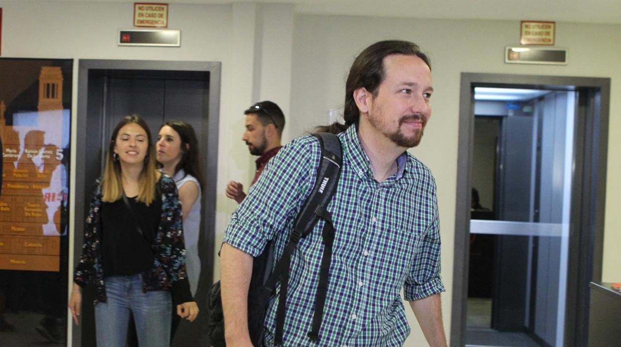 El secretario general de Podemos, Pablo Iglesias, llegando al Consejo Ciudadano Estatal del partido, en Madrid