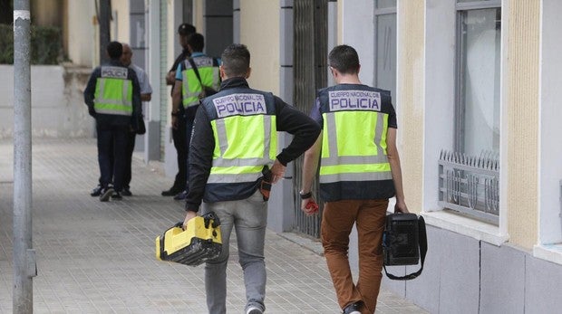 Una mujer embarazada de seis meses muere degollada en su casa de Játiva