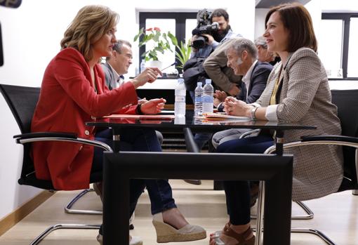 Alegría y Fernández, durante la reunión a la que también acudieron el secretario provincial del PSOE, Juan Antonio Sánchez Quero, y el dirigente territorial de Cs Ramiro Domínguez