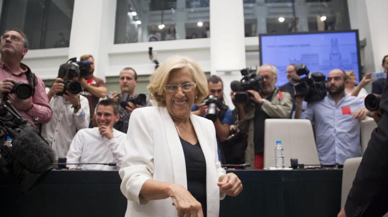 Carmena, tras ser investida alcaldesa de Madrid el 13 de junio de 2015