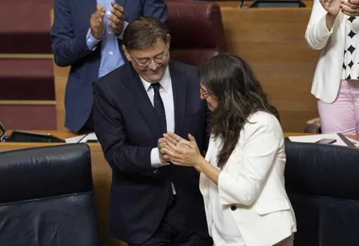 Ximo Puig, y Mónica Oltra, durante el pleno de este miércoles
