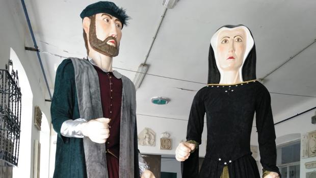 Juan de Padilla y María Pacheco se incorporan al desfile de los gigantones y la tarasca