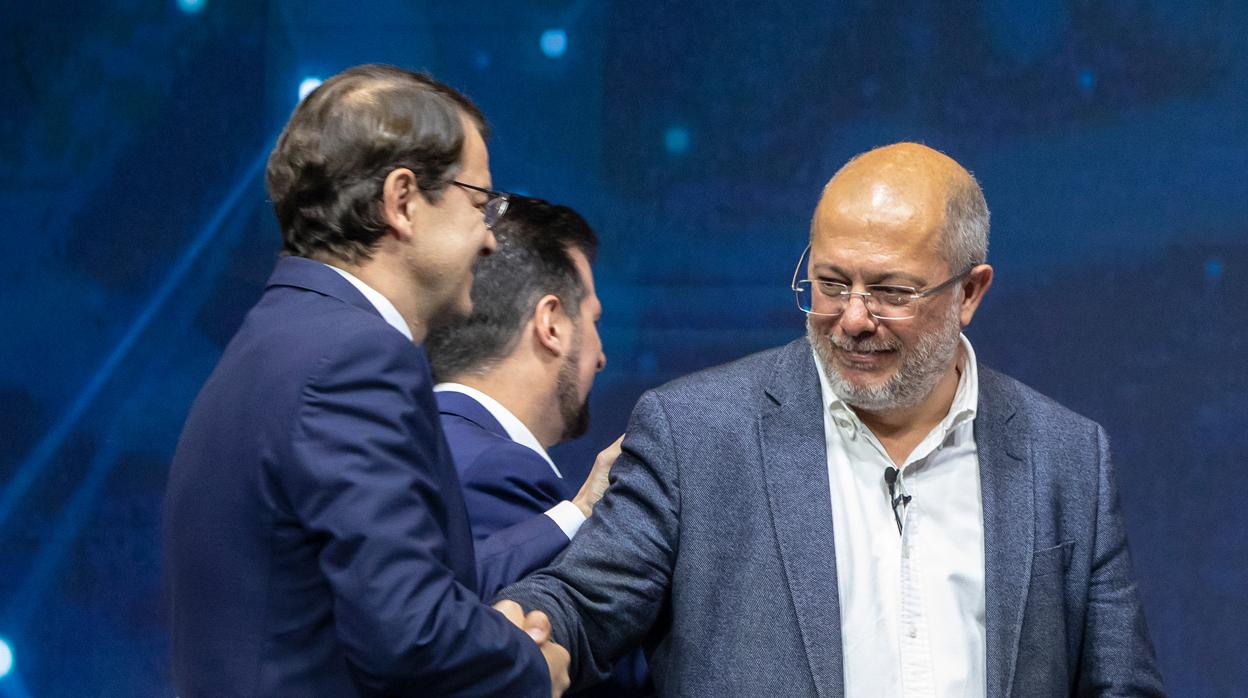 Alfonso Fernández Mañueco y Francisco Igea durante un debate por el 26-M