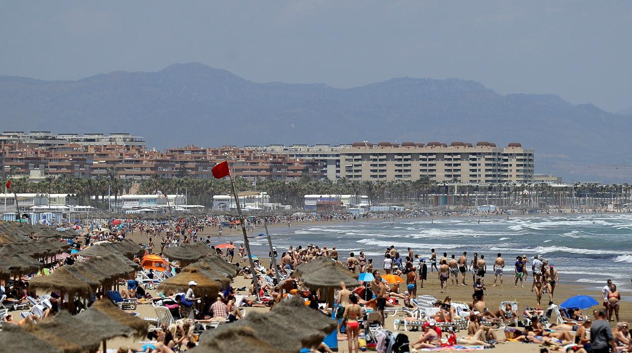 Imagen de la playa de La Malvarrosa de Valencia