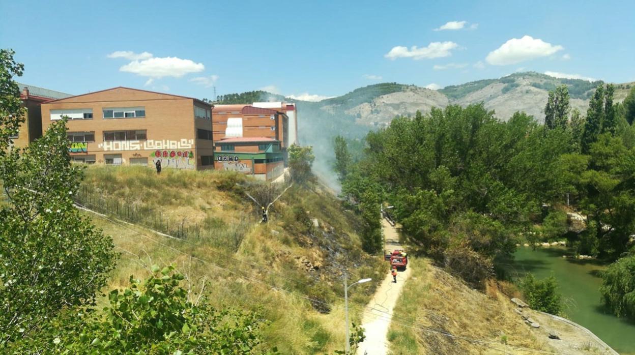 Un incendio obliga a desalojar dos institutos en Cuenca