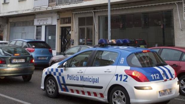 Una adolescente de 17 años destroza su casa porque su padre le dijo que la cena tenía que esperar