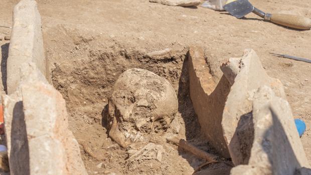 Descubren una tumba romana en las obras de un instituto en Llíria