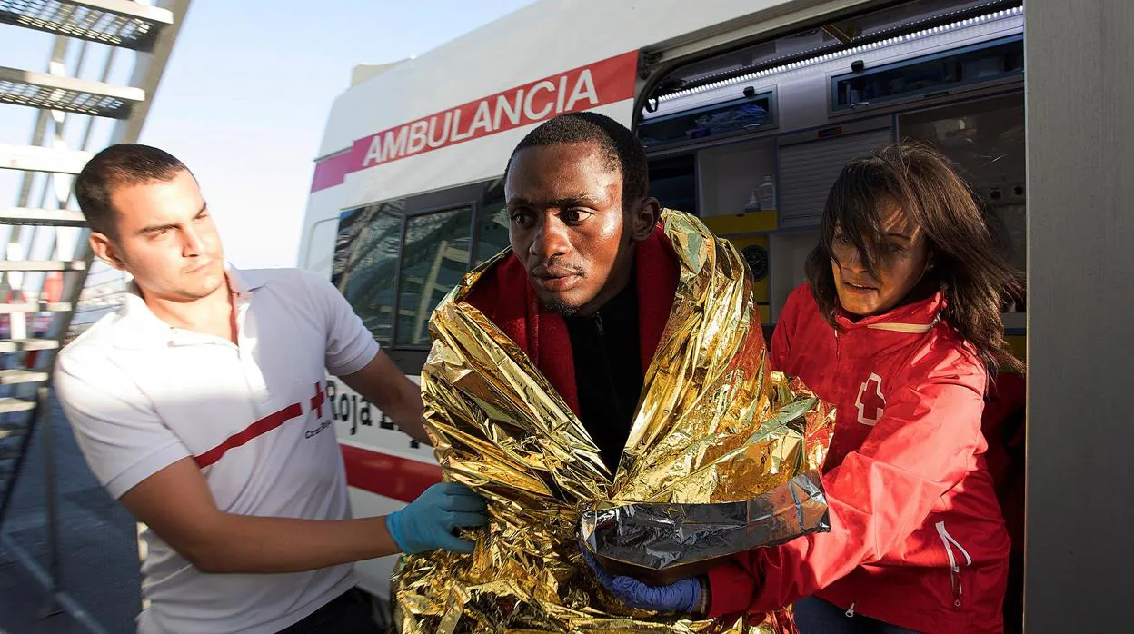 Un inmigrante irregular llegado esta semana a Motril (Granada) a bordo de una patera