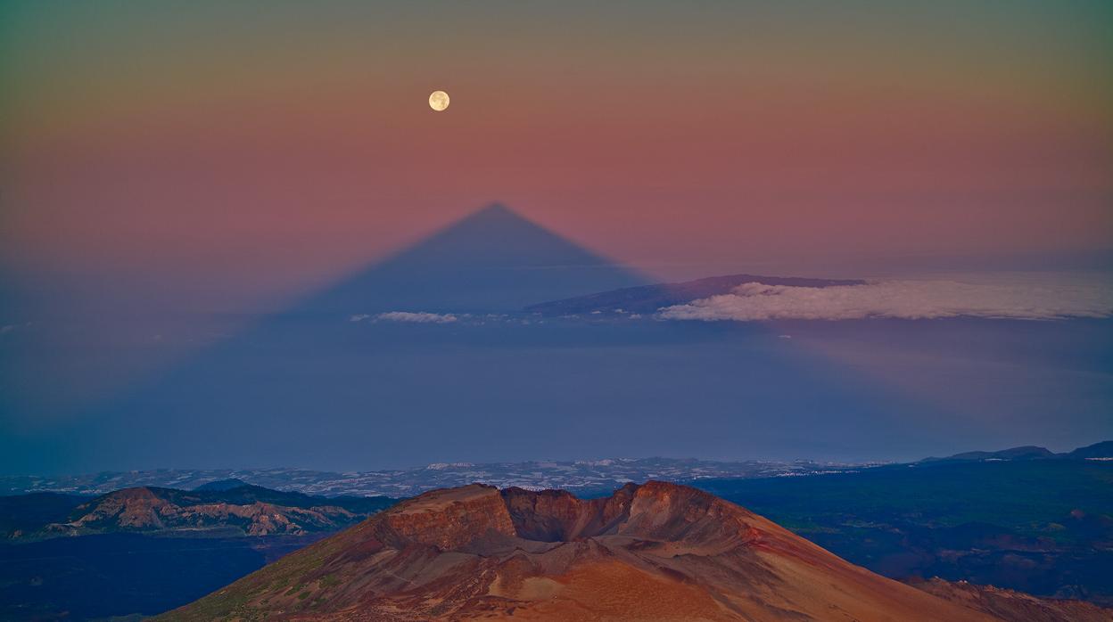 Una sombra triangular del Teide