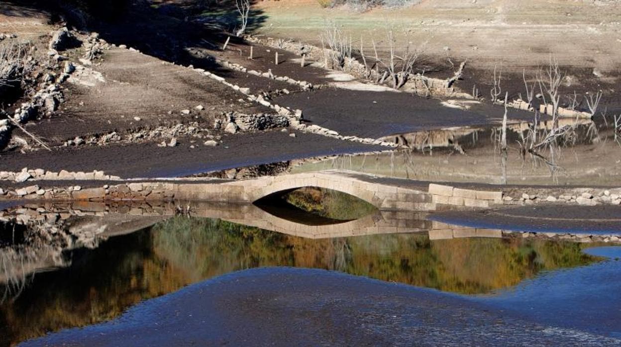 Imagen de archivo del embalse de Eiras, del que sale el agua que se potabiliza en O Casal
