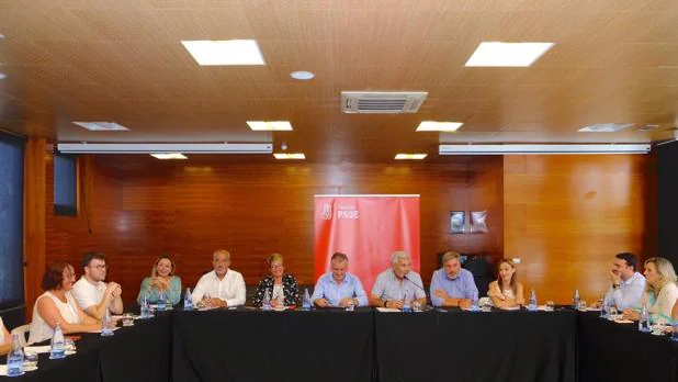 ASG y Nueva Canarias paralizan la agenda de Torres (PSOE)