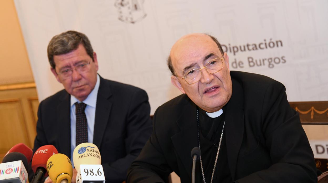El arzobispo de Burgos, Fidel Hérraez, durante una rueda de prensa