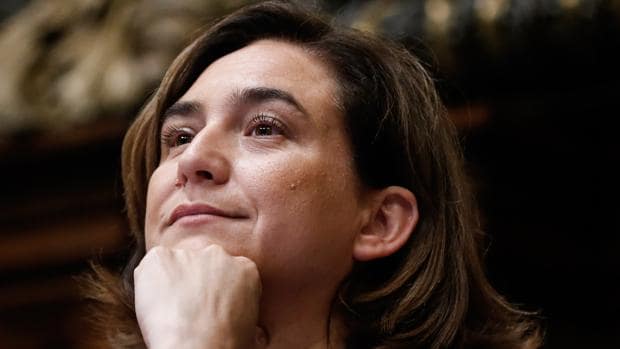 ERC y Colau siguen la guerra de símbolos y el PSOE busca una investidura «en breve»