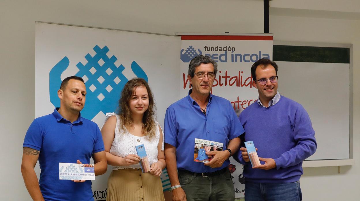 Eduardo Machaca (d), coordinador de Red Íncola, al lado de Félix Revilla, presidente de la fundación