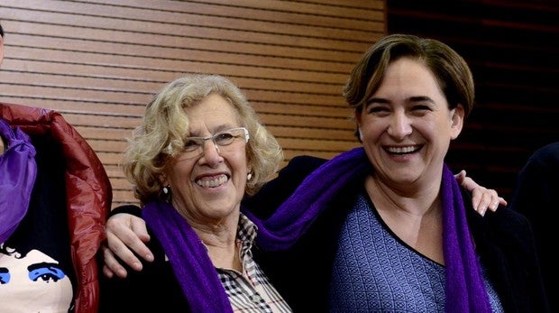 El PSC quiere colgar en Barcelona los carteles de Manuela Carmena contra la violencia machista