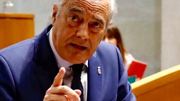 Javier Sada (PSOE) apela al consenso tras ser elegido presidente de las Cortes de Aragón
