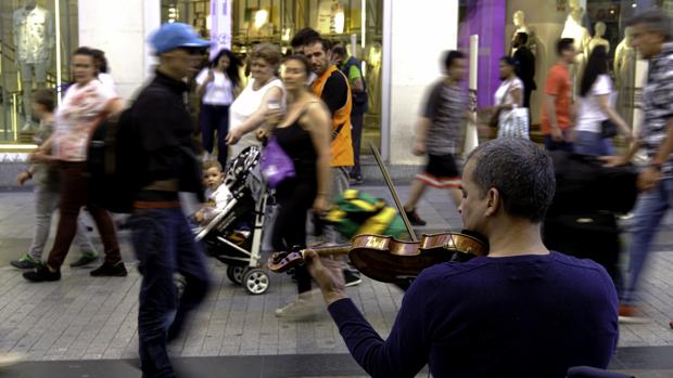 Carmena restringió 35 calles del centro a los músicos callejeros antes de dejar Cibeles