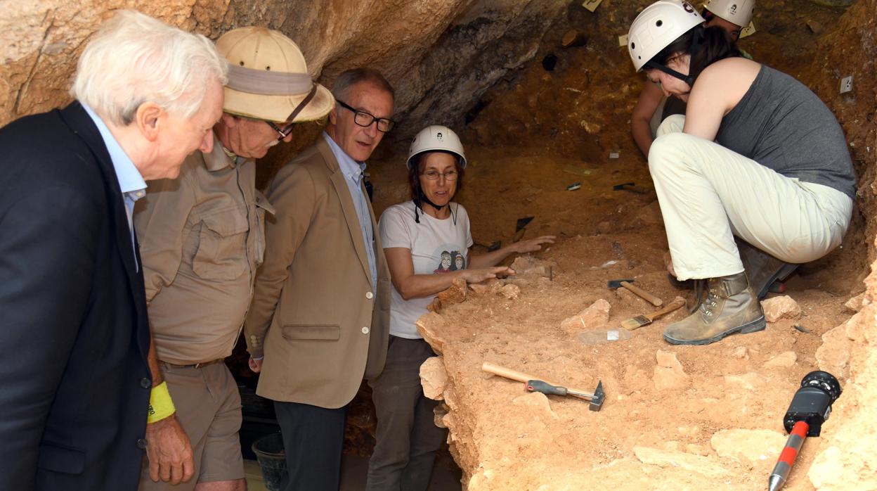 El ministro de Cultura, ayer en los yacimientos de Atapuerca