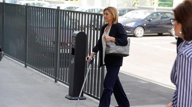 Archivada la causa contra Cospedal por la supuesta mordida de 200.000 euros denunciada por Bárcenas