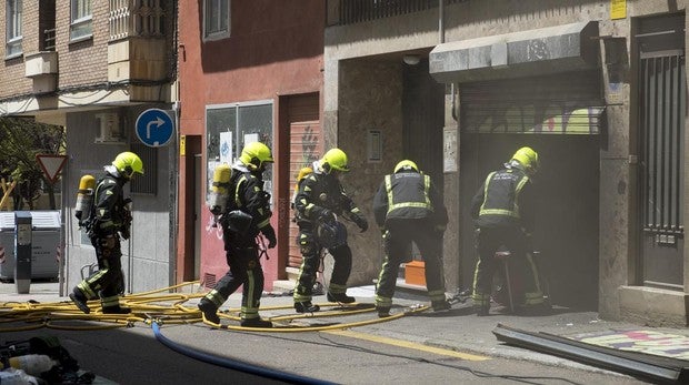 Una explosión en un montacargas provoca un incendio en Salamanca