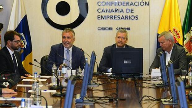 Las contradictorias teorías de la patronal en Canarias contra la «agenda Torres» (PSOE)