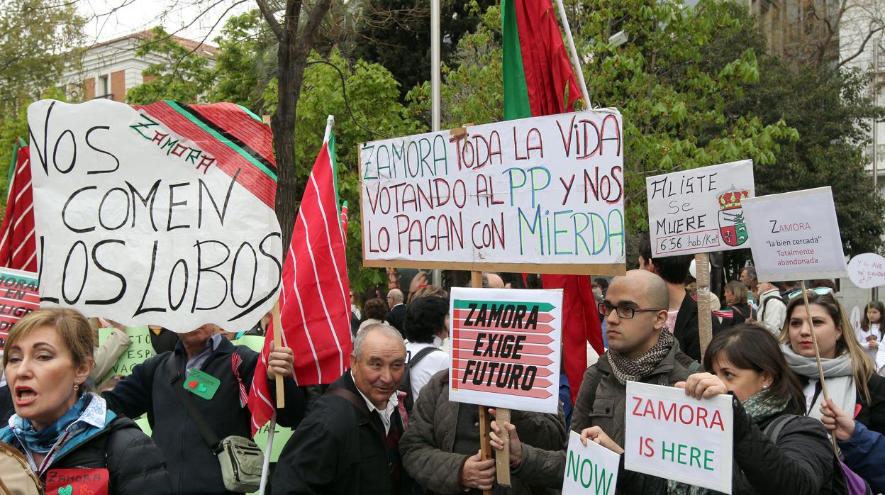 Las entidades que promovieron la manifestación del 31 de marzo en Madrid por la «España vaciada» han decidido crear una coordinadora estable contra la despoblación