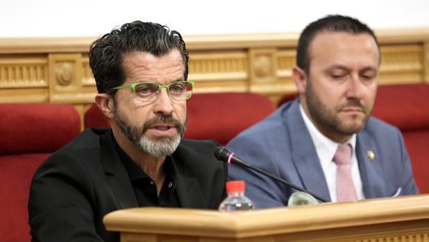 Vox, contra la exhibición de la bandera LGTBI en el Ayuntamiento de Toledo