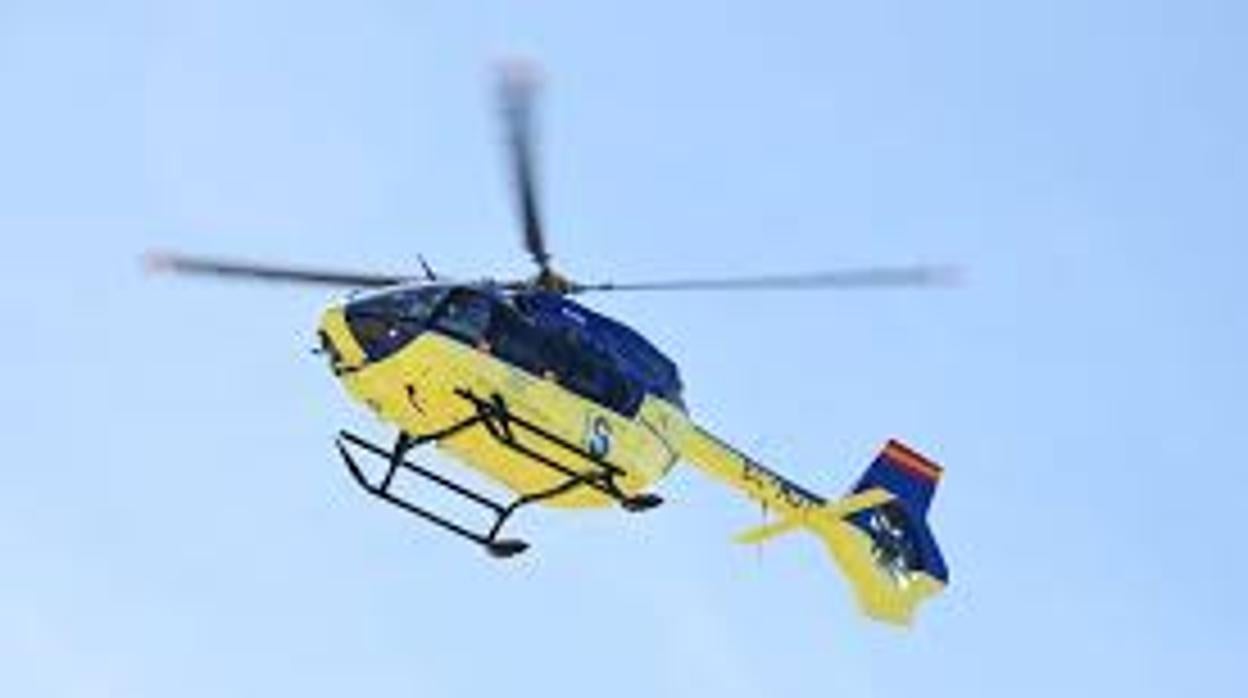 El hombre ha sido trasladado en helicoptero al hospital Virgen de la Salud