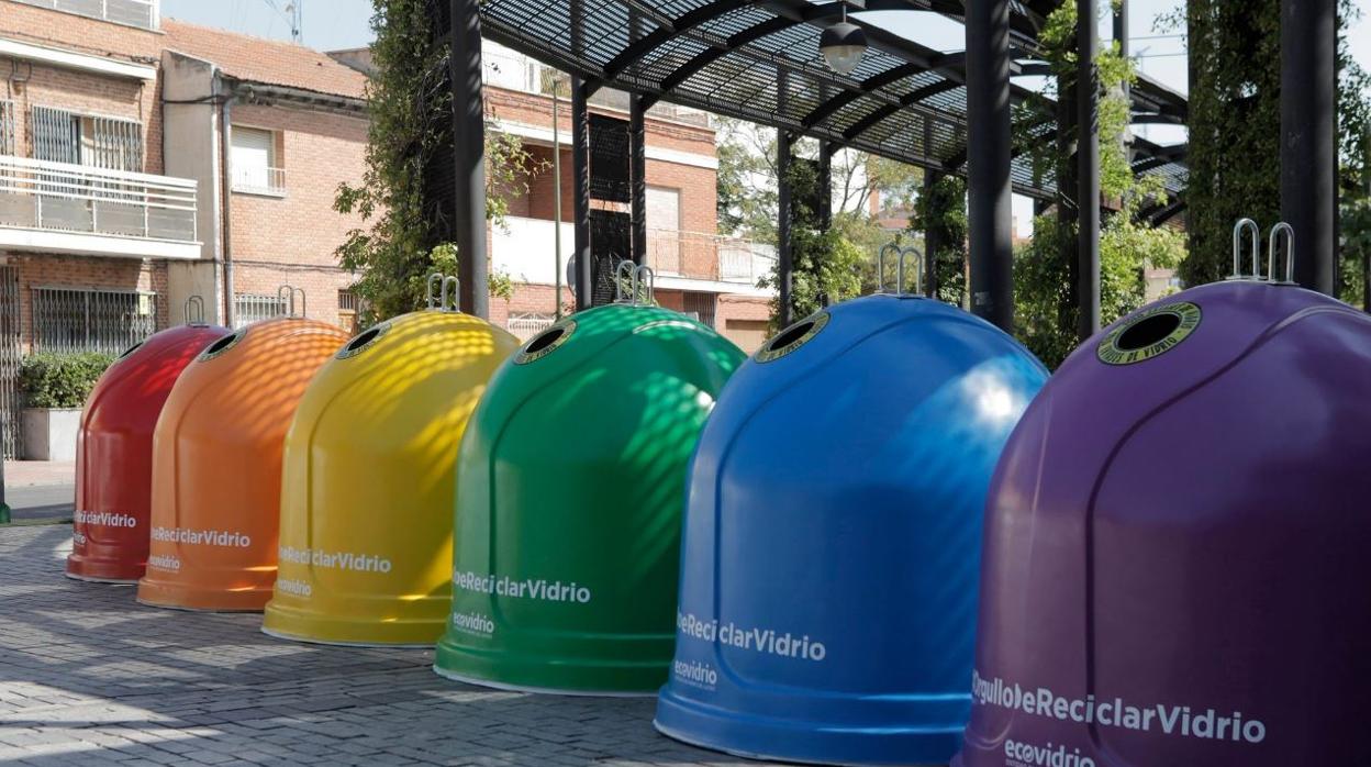 Contenedores de colores que Ecovidrio ha colocado por Alcalá de Henares, Leganés y Móstoles