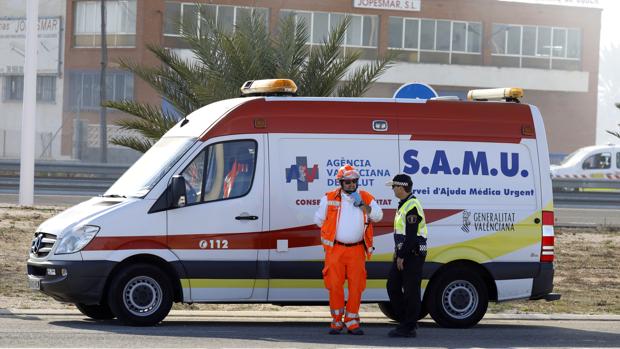 Un joven muere en un accidente de tráfico entre dos coches en Villena