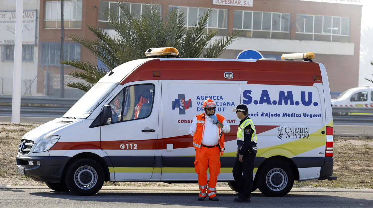 Imagen de archivo de una unidad del SAMU en Alicante