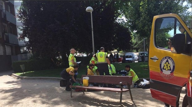 Muere un hombre tras ser apuñalado en un parque infantil de Valdezarza