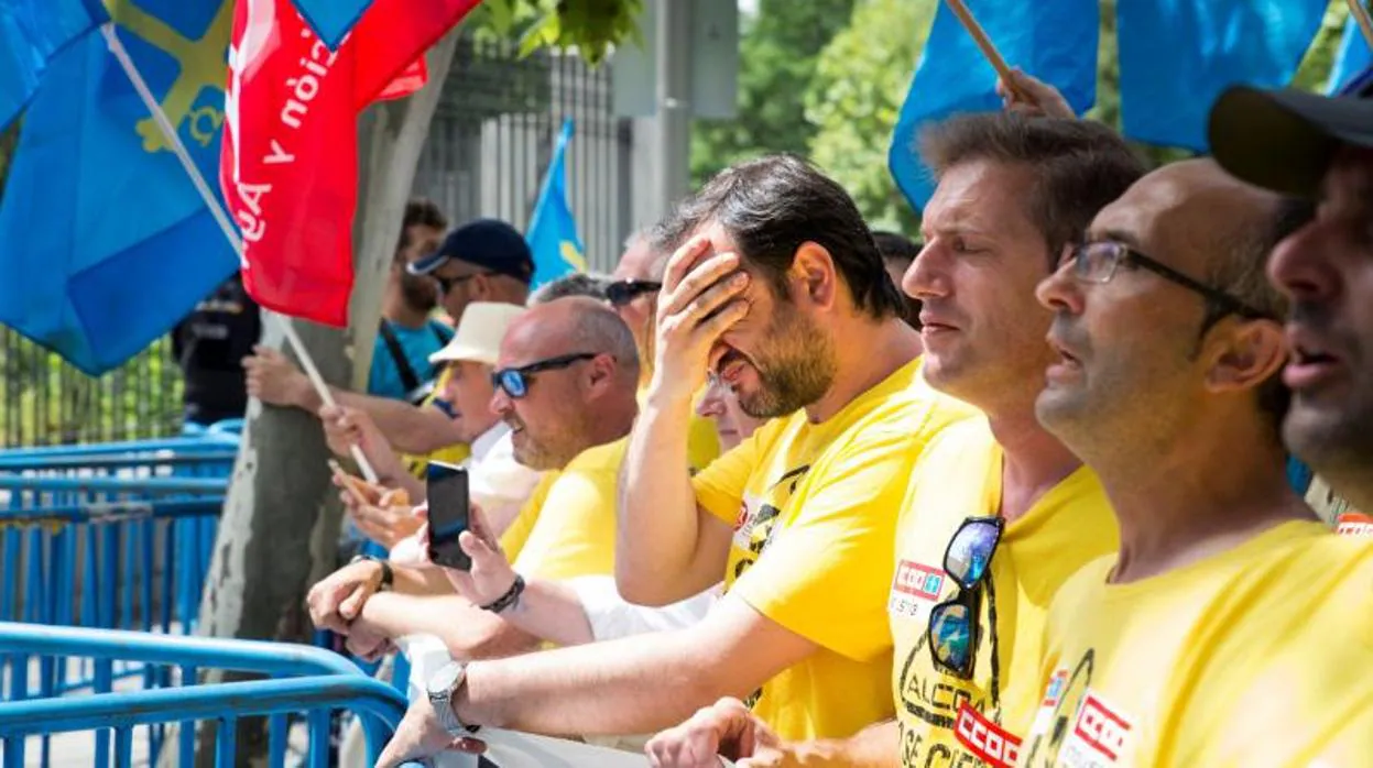Trabajadores de Alcoa en una protesta la semana pasada en Madrid
