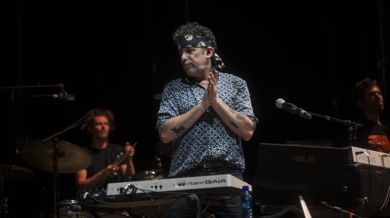 Andrés Calamaro, durante su actuación en Las Noches del Botánico