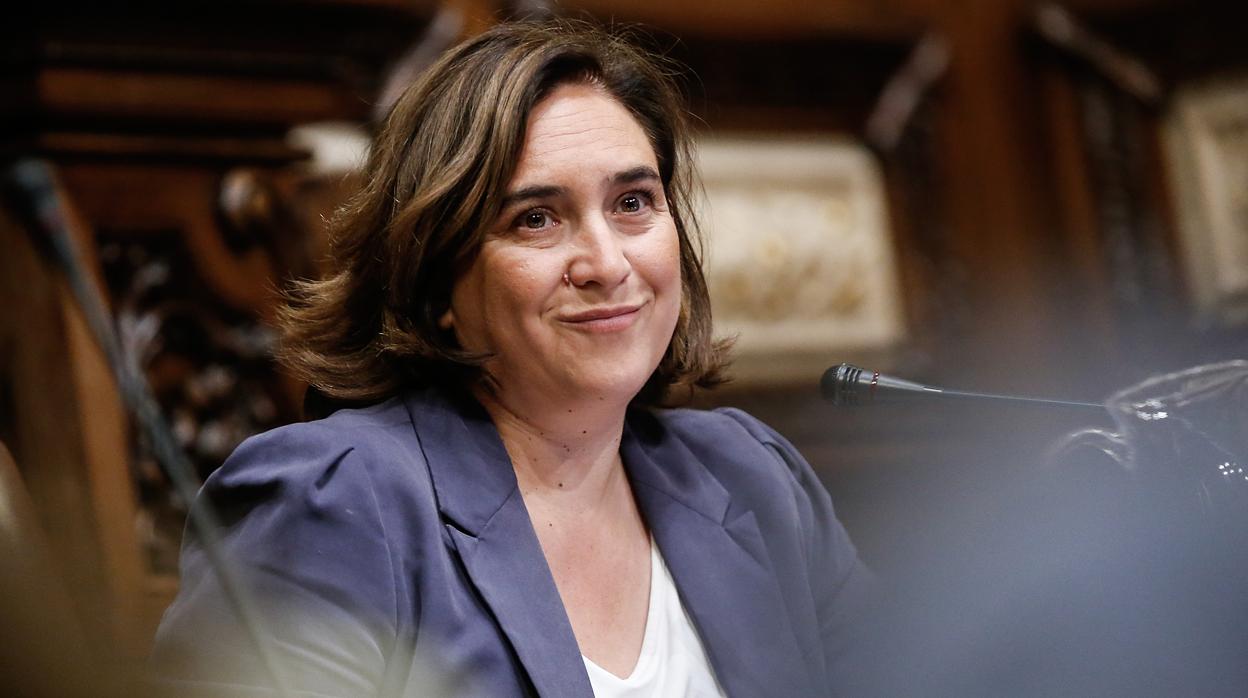 La alcaldesa de Barcelona, Ada Colau, en el último pleno del pasado mandato
