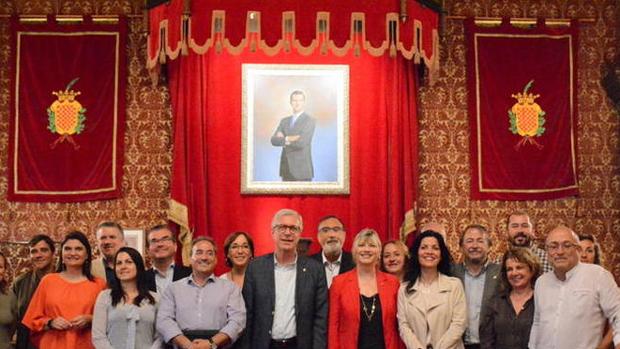 El Ayuntamiento de Tarragona aparta el retrato del Rey don Felipe de su salón de plenos