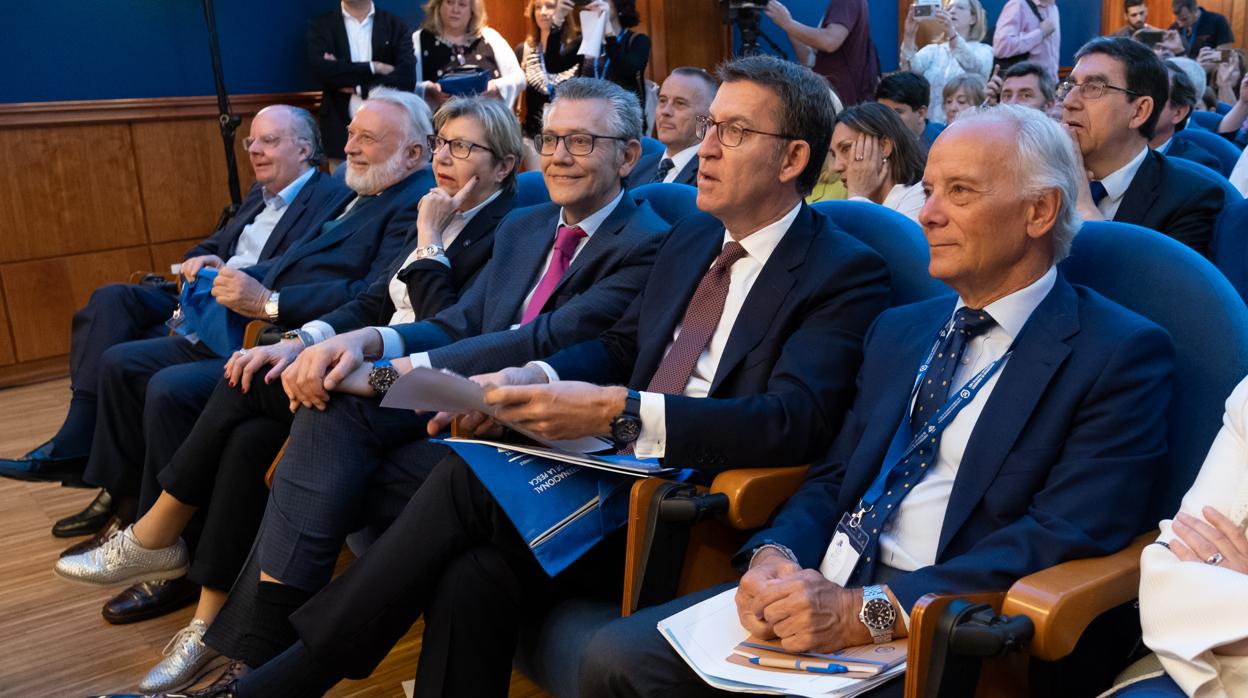 El presidente de los Armadores de Vigo, junto a la conselleira de Mar, el presidente de la Xunta y el director general de Ordenación Pesquera del Ministerio