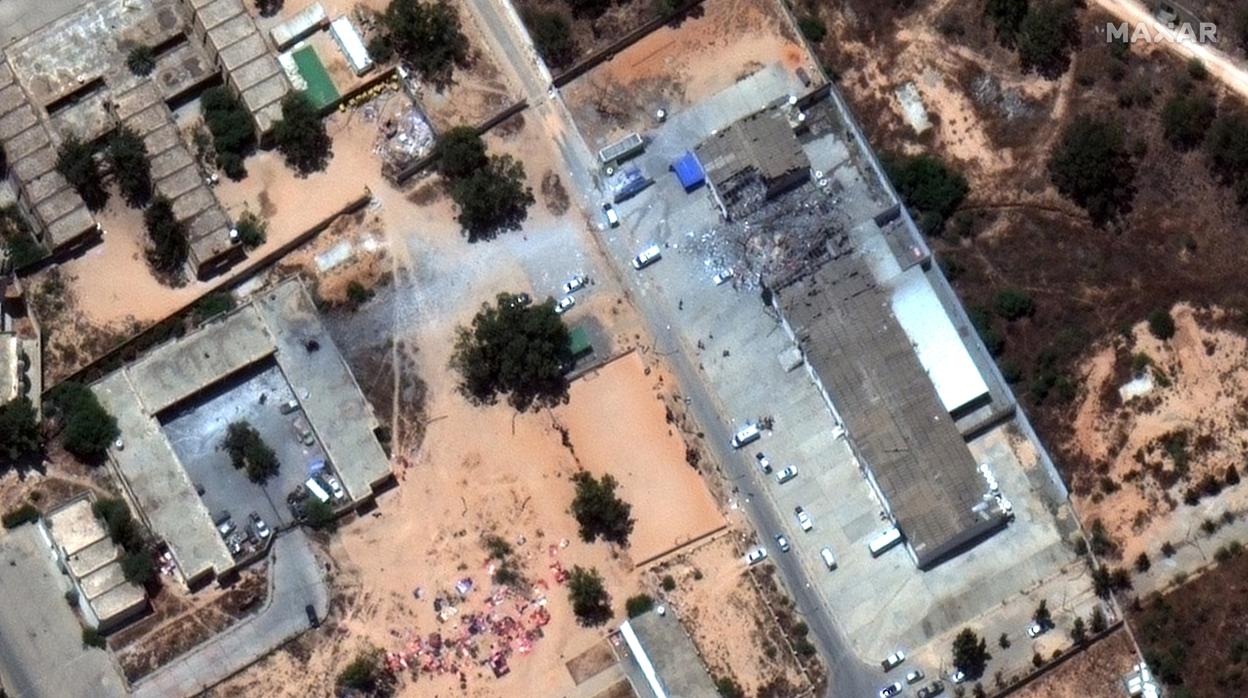 Imagen de satélite tras el ataque aéreo sobre el centro de migrantes en Tajura
