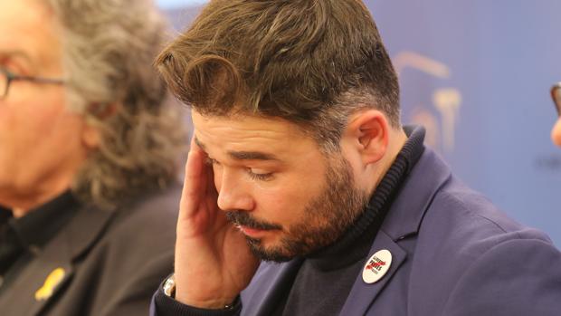 Furia independentista contra Gabriel Rufián por reivindicar a Rosalía: «Comepipas de parque»