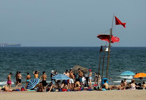 Prohíben el baño en las playas de la Malvarrosa y la Devesa de Valencia por bacterias fecales