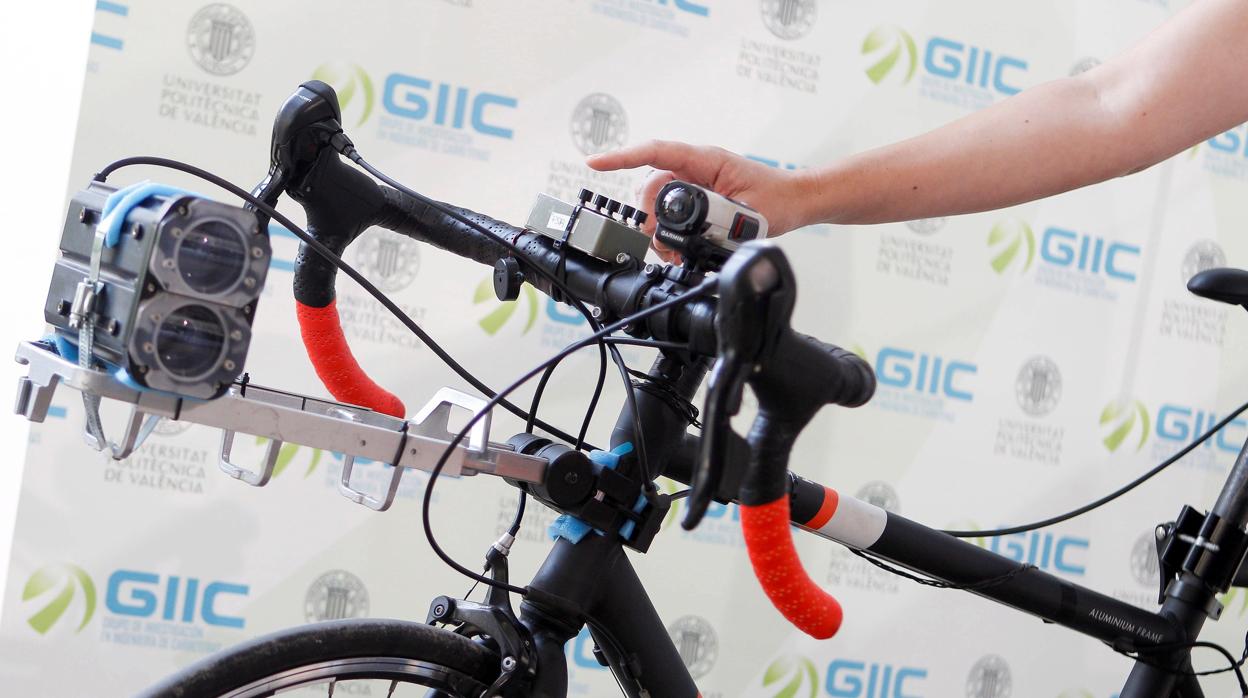 Imagen de la bicicleta instrumentada con la que se ha realizado el estudio subvencionado por la DGT